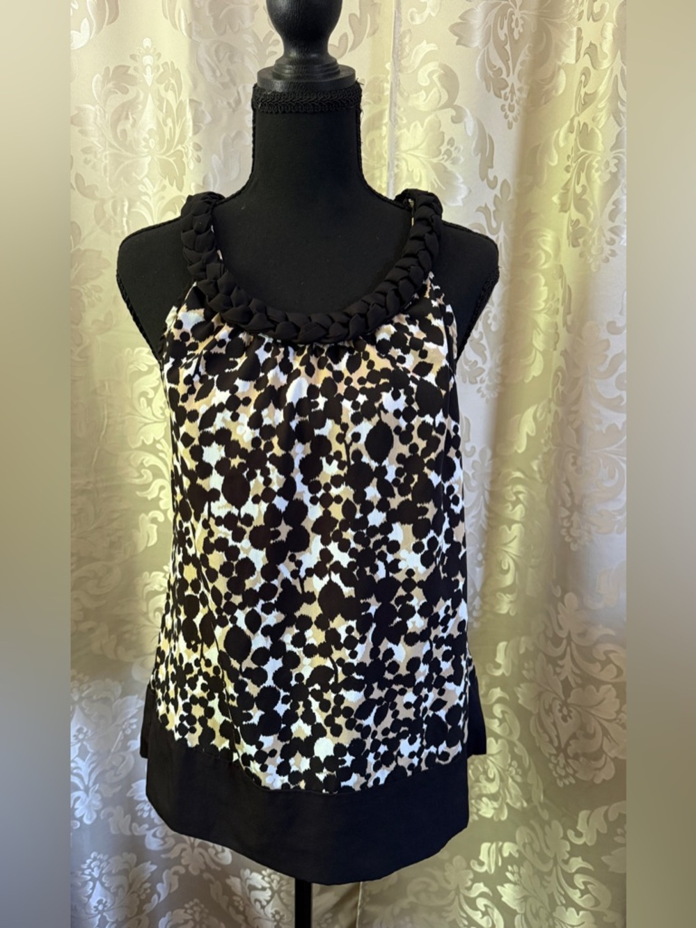 Banana Republic Black and White Braided-Neckline Sleeveless Camisole/E094